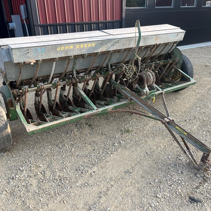 JOHN DEERE 8