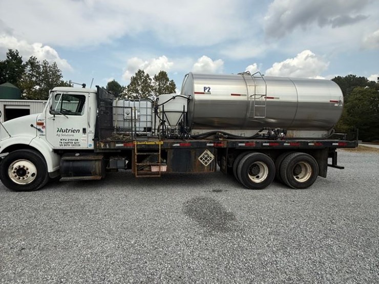 2000-ihc-8100-liquid-nurse-truck-(pz13911,-unit-22041)-image-3