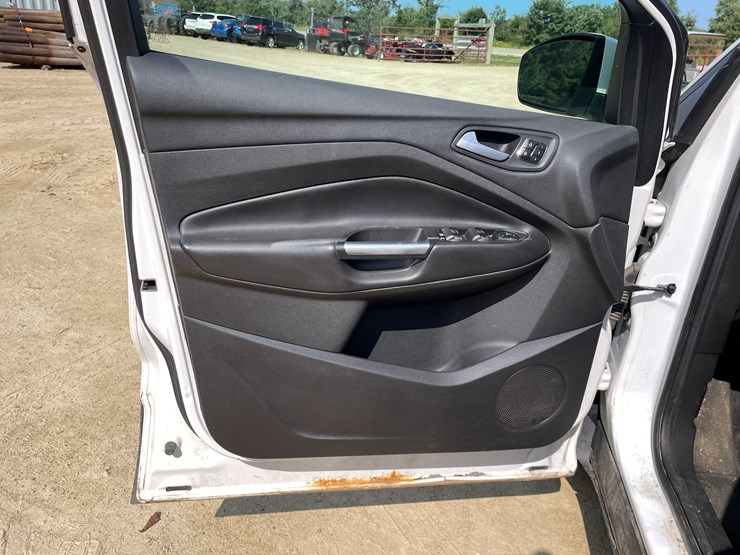 2014-ford-escape-image-32
