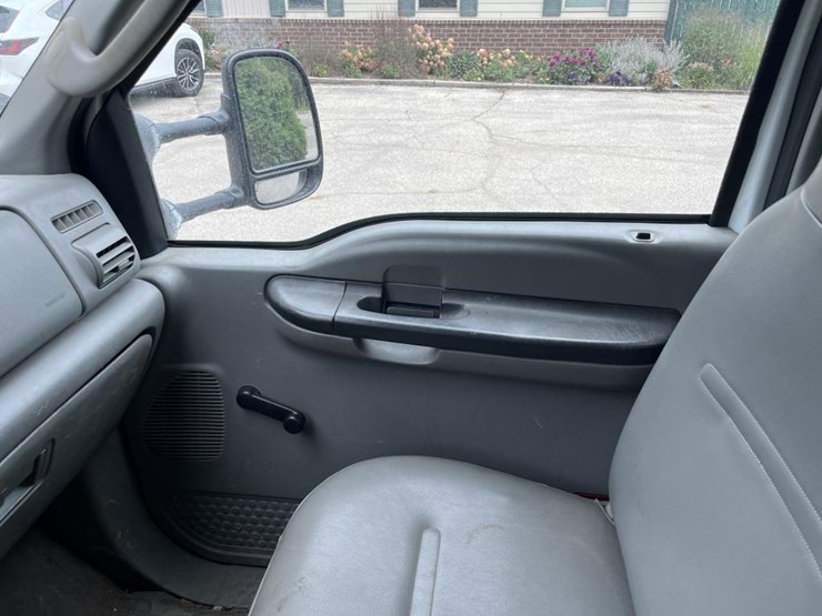 2005-ford-f350-image-28