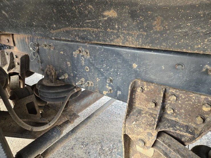 2015-mack-granite-gu813-image-47
