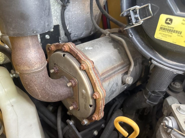 2014-deere-326e-image-48
