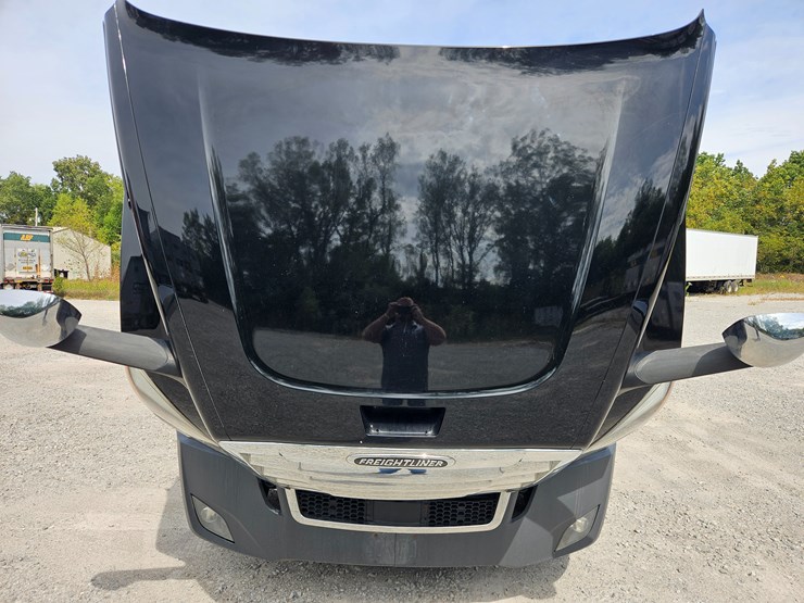 2018-freightliner-cascadia-126-image-41