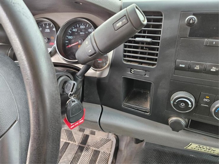 2013-chevrolet-3500hd-image-24
