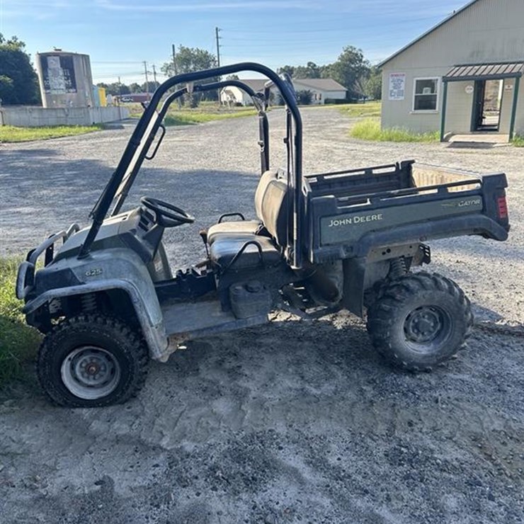 JOHN DEERE GATOR