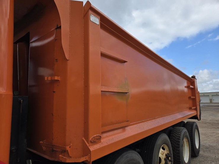 2015-mack-granite-gu813-image-34