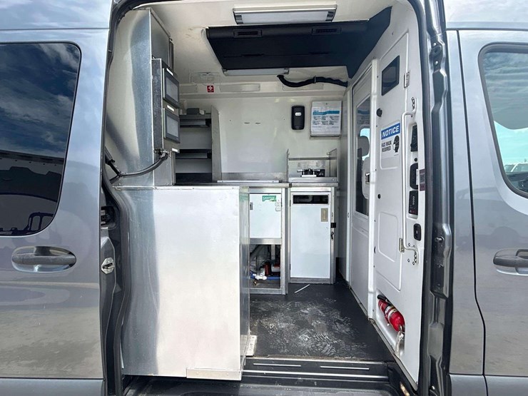 2021-mercedes-benz-sprinter-4500-image-50