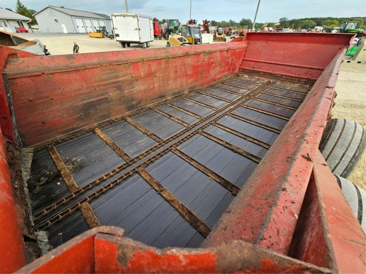 new-holland-195-image-15
