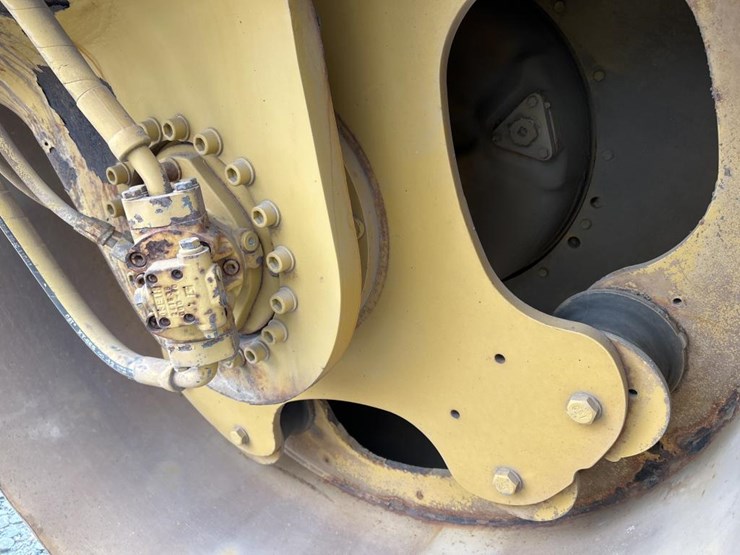 caterpillar-cb54-image-23