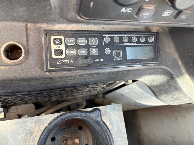 2019-takeuchi-tb290-image-25