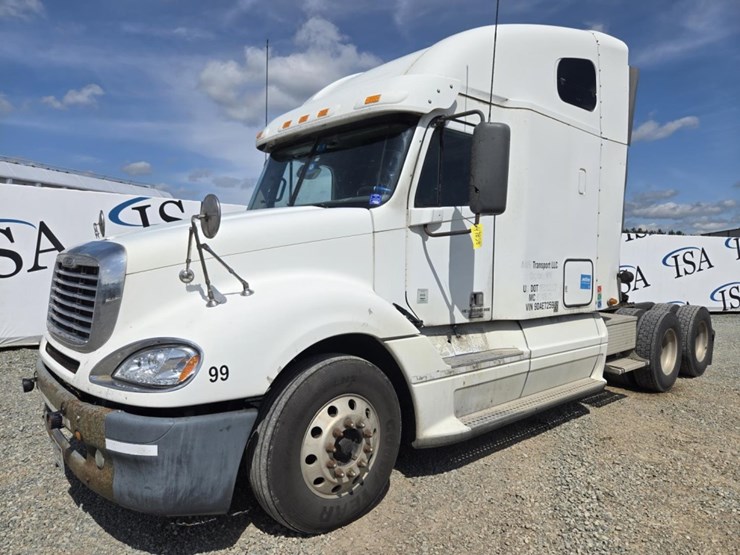 #5003-•-2009-freightliner-sleeper-cab-truck-tractor-image-1
