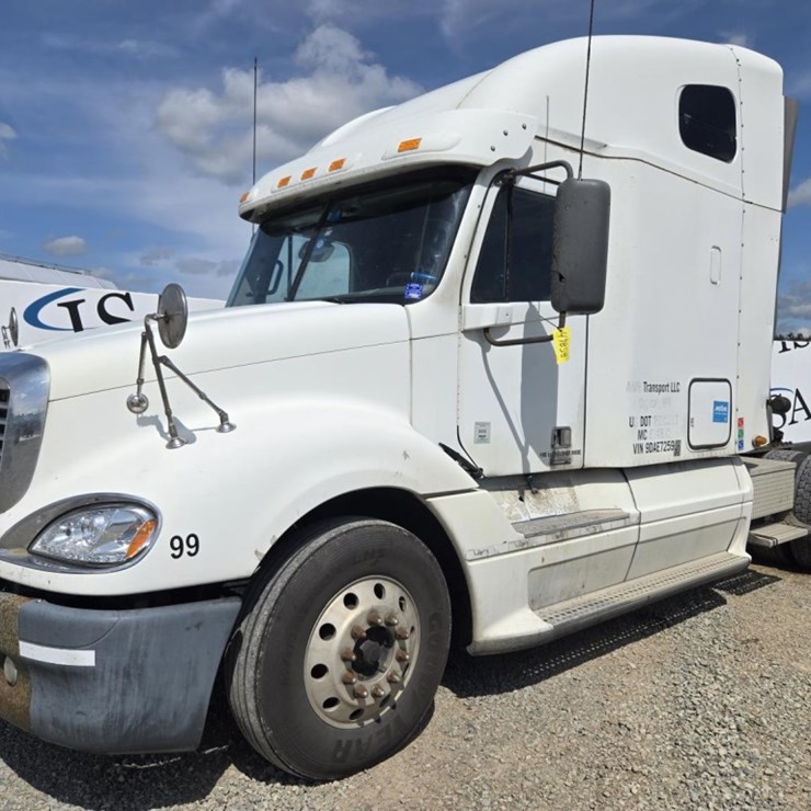 #5003 • 2009 Freightliner Sleeper Cab Truck Tractor