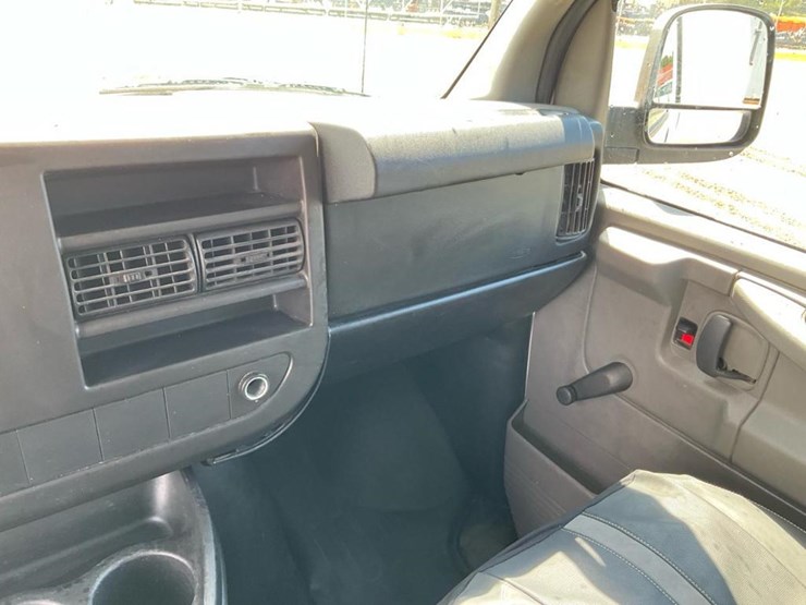 2013-chevrolet-express-g2500-image-61