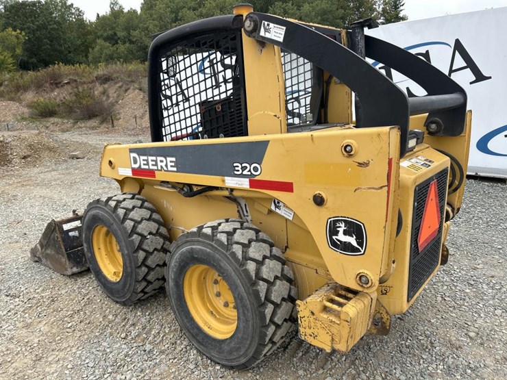 2008-john-deere-320-image-3