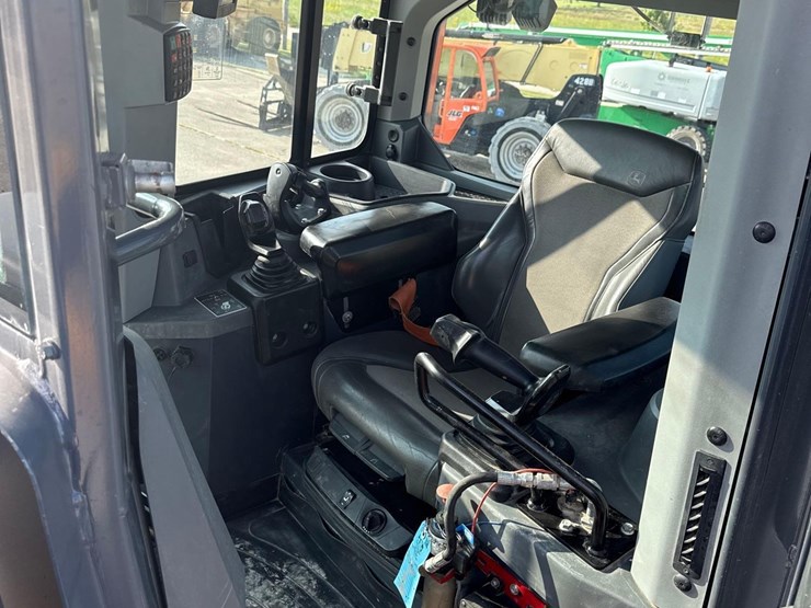 2020-deere-850l-lgp-image-21