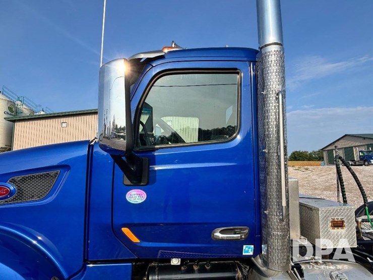 2019-peterbilt-567-image-26