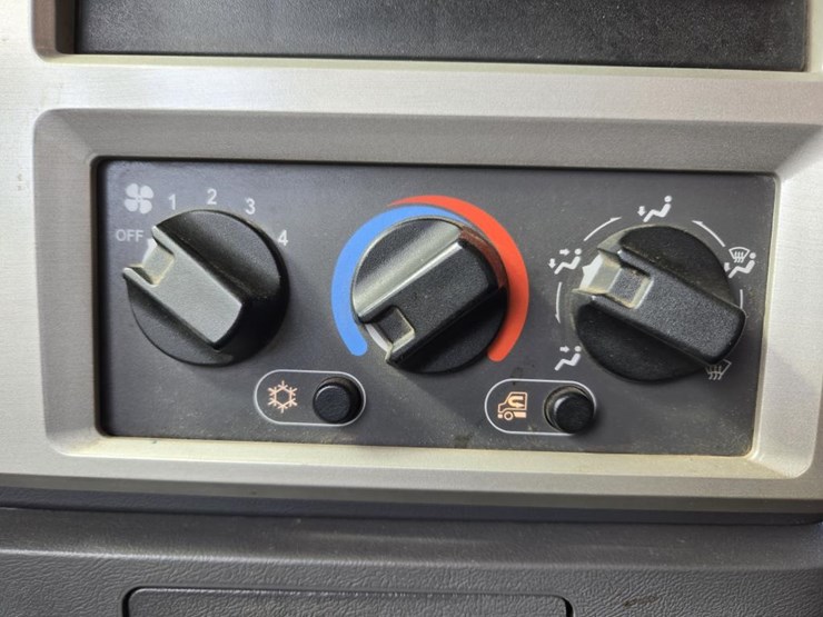 2015-mack-granite-gu813-image-89