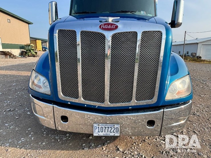 2015-peterbilt-579-image-16