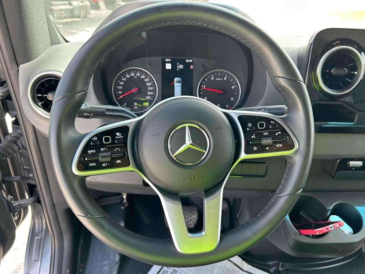 2022-mercedes-benz-sprinter-4500-image-12