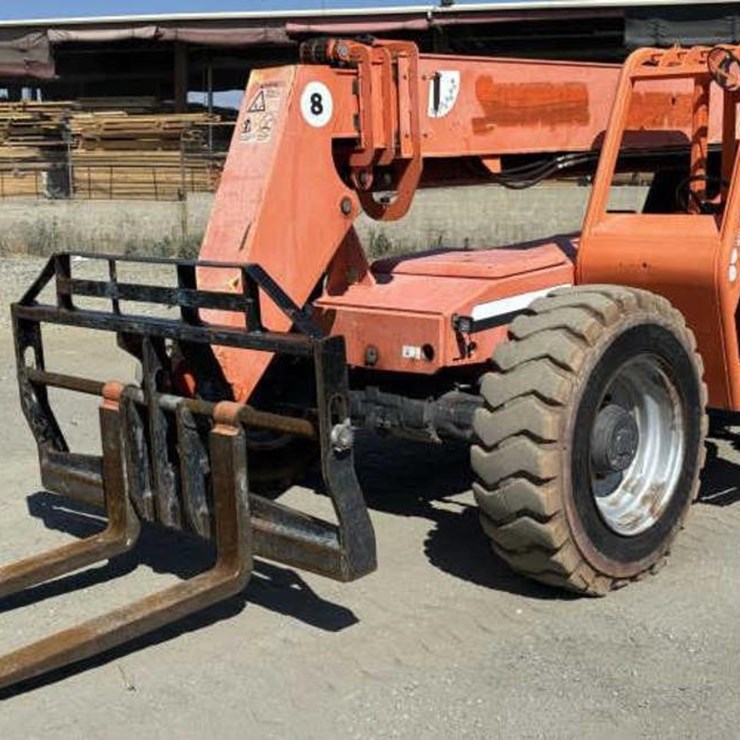 2013 JLG 8042