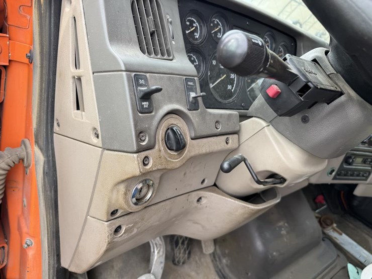 #1084-•-2006-sterling-tandem-axle-patrol-truck-image-71