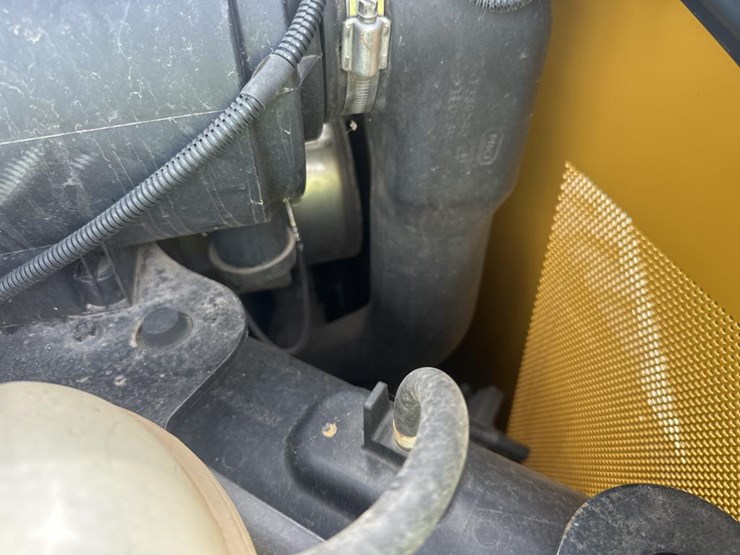 2014-deere-326e-image-46