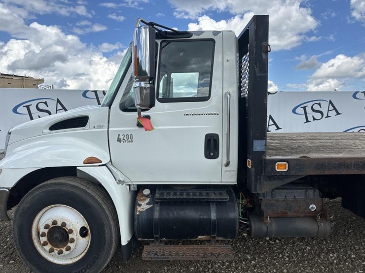 2005-international-durastar-4200-image-10