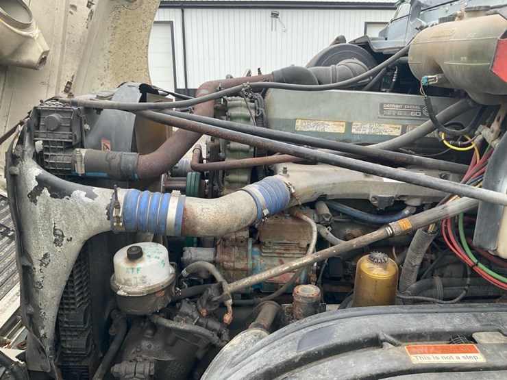 2000-freightliner-flc120-image-37