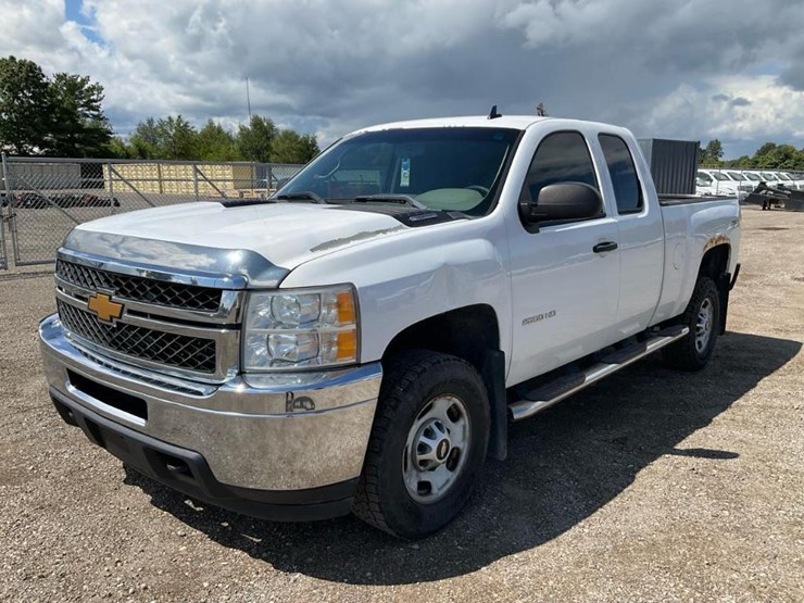 2013-chevrolet-silverado-2500-image-1