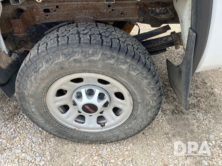 2017-gmc-3500-image-29
