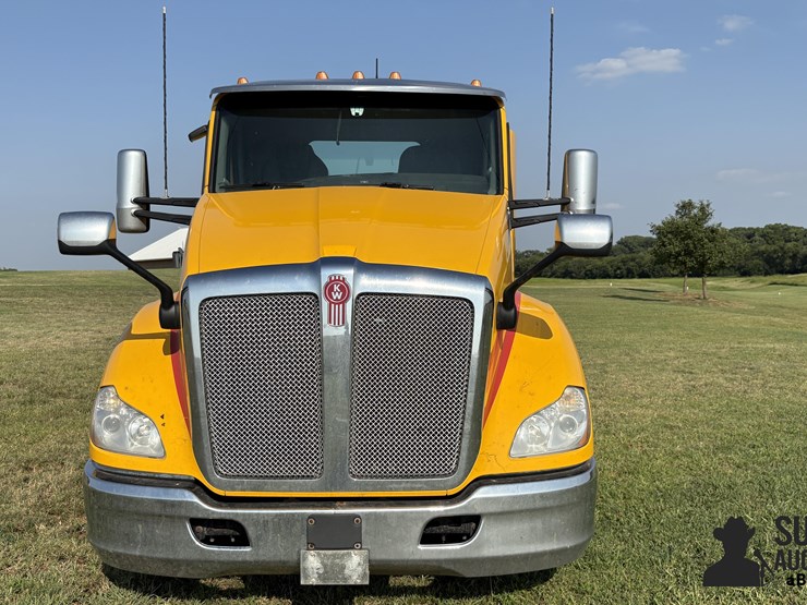 2020-kenworth-t680-image-2