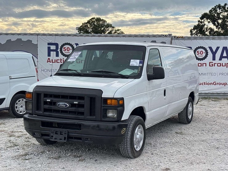 2008-ford-cargo-image-1