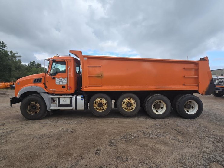 2015-mack-granite-gu813-image-2