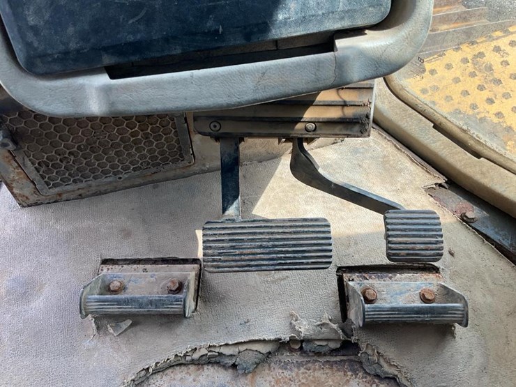 2012-caterpillar-d6t-lgp-image-57