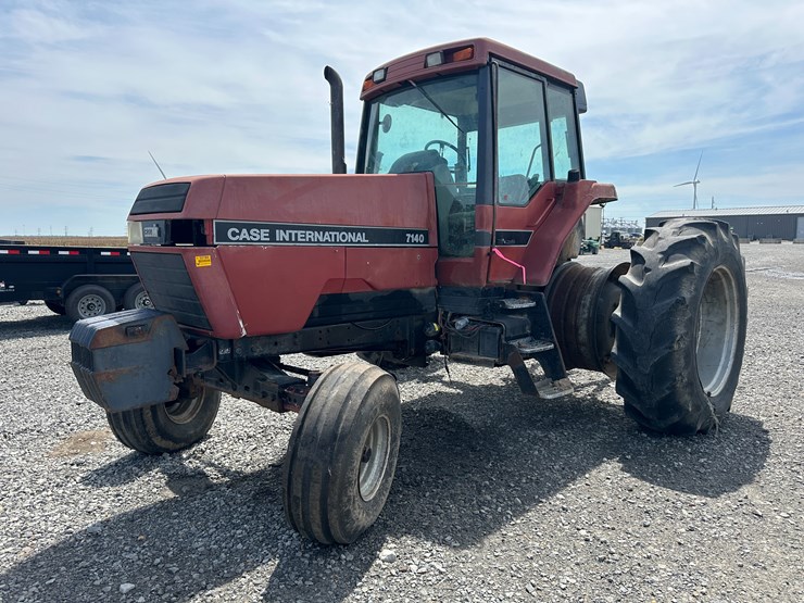 #32184-•-inop-case-international-7140-tractor-image-1