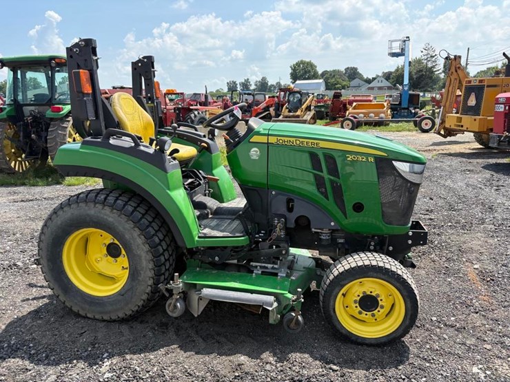 2018-john-deere-2032r-image-6