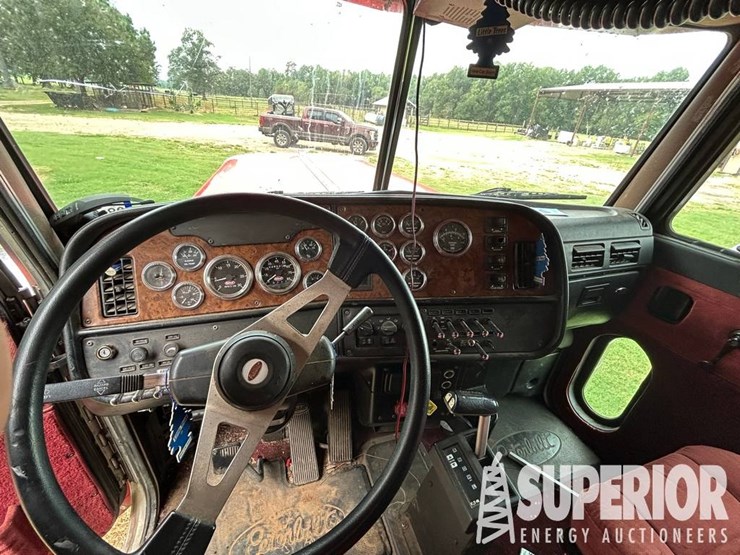 2000-peterbilt-379-image-6