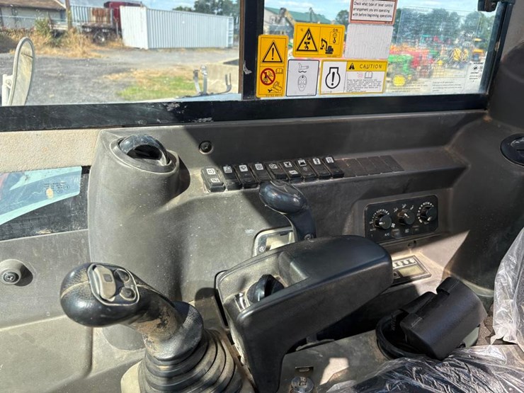 2019-takeuchi-tb290-image-23