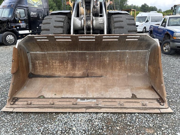 2014-deere-824k-image-11