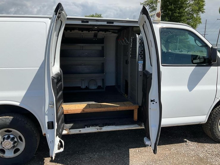 2013-chevrolet-express-g2500-image-75