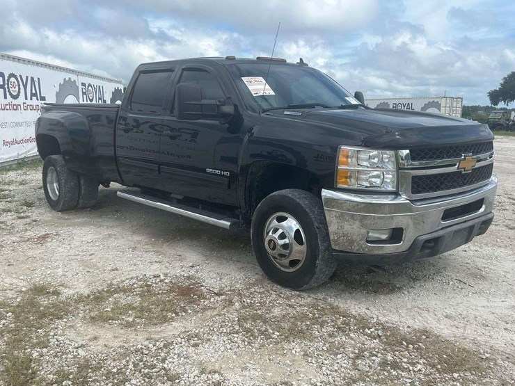 2011-chevrolet-silverado-image-2