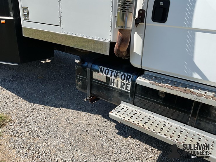 1998-freightliner-fl70-image-11