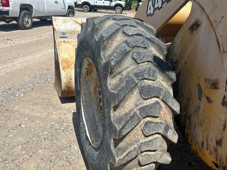 john-deere-444h-image-29