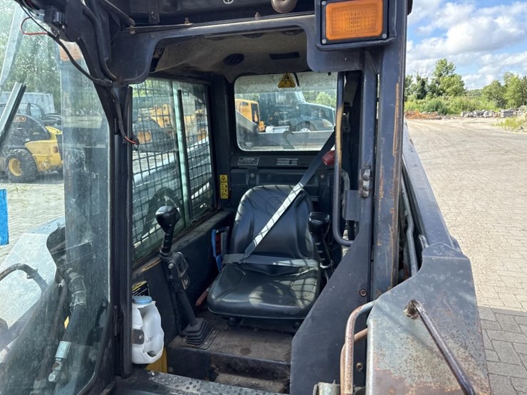 2002-new-holland-ls180-image-23