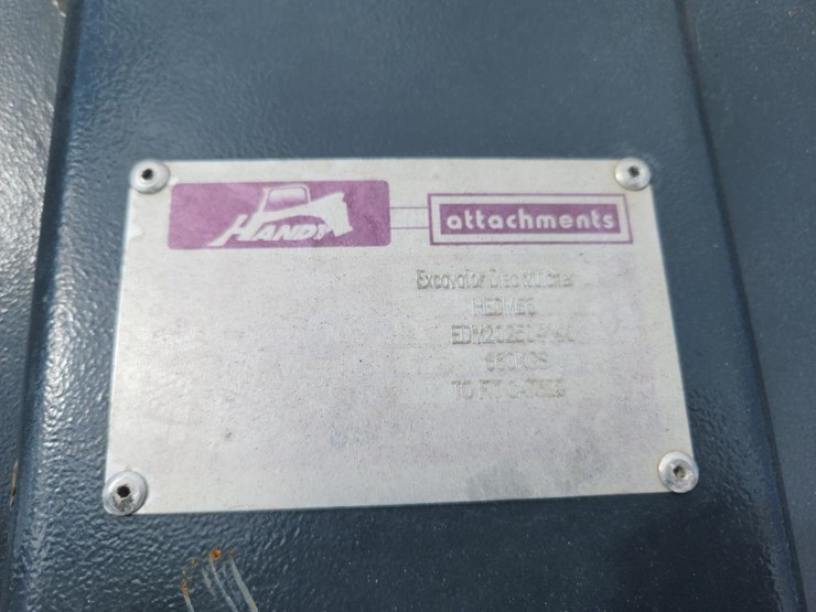 caterpillar-320-image-6