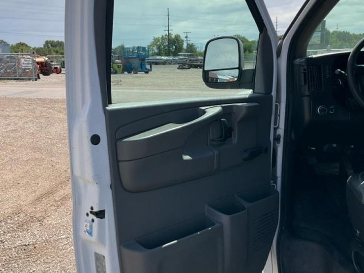 2013-chevrolet-express-g2500-image-48