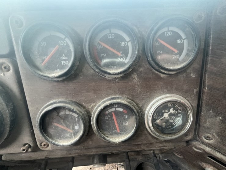 #1633-•-1995-freightliner-sleeper-truck-image-73