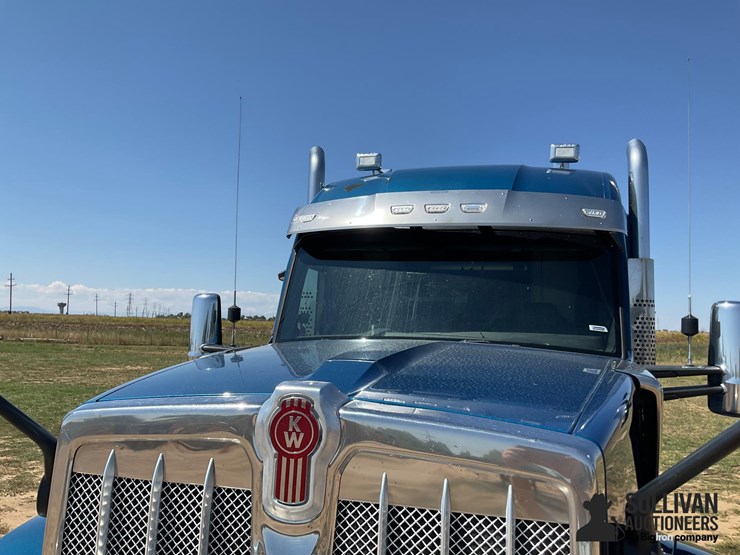 2019-kenworth-w990-image-12