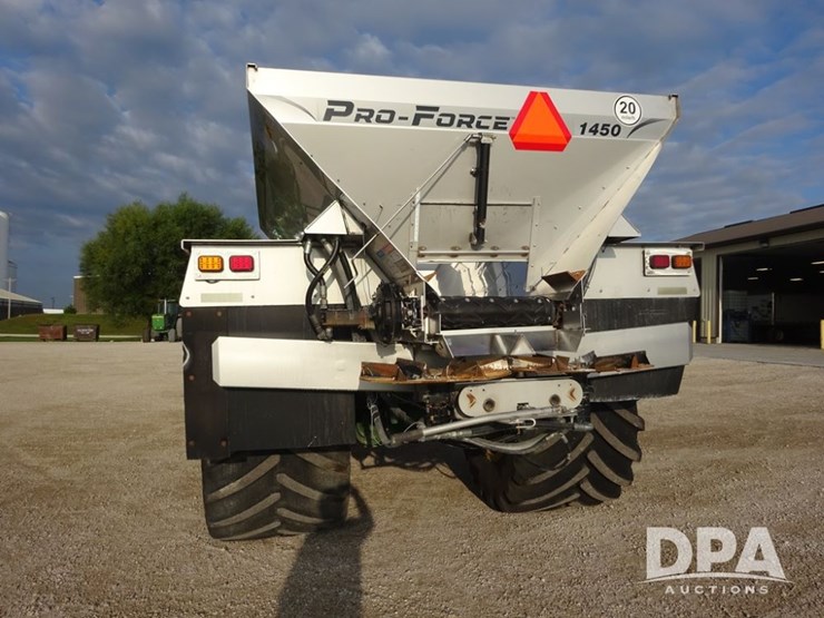 2019-john-deere-f4365-image-24