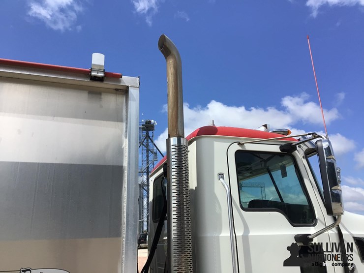 2012-mack-granite-gu713-image-12